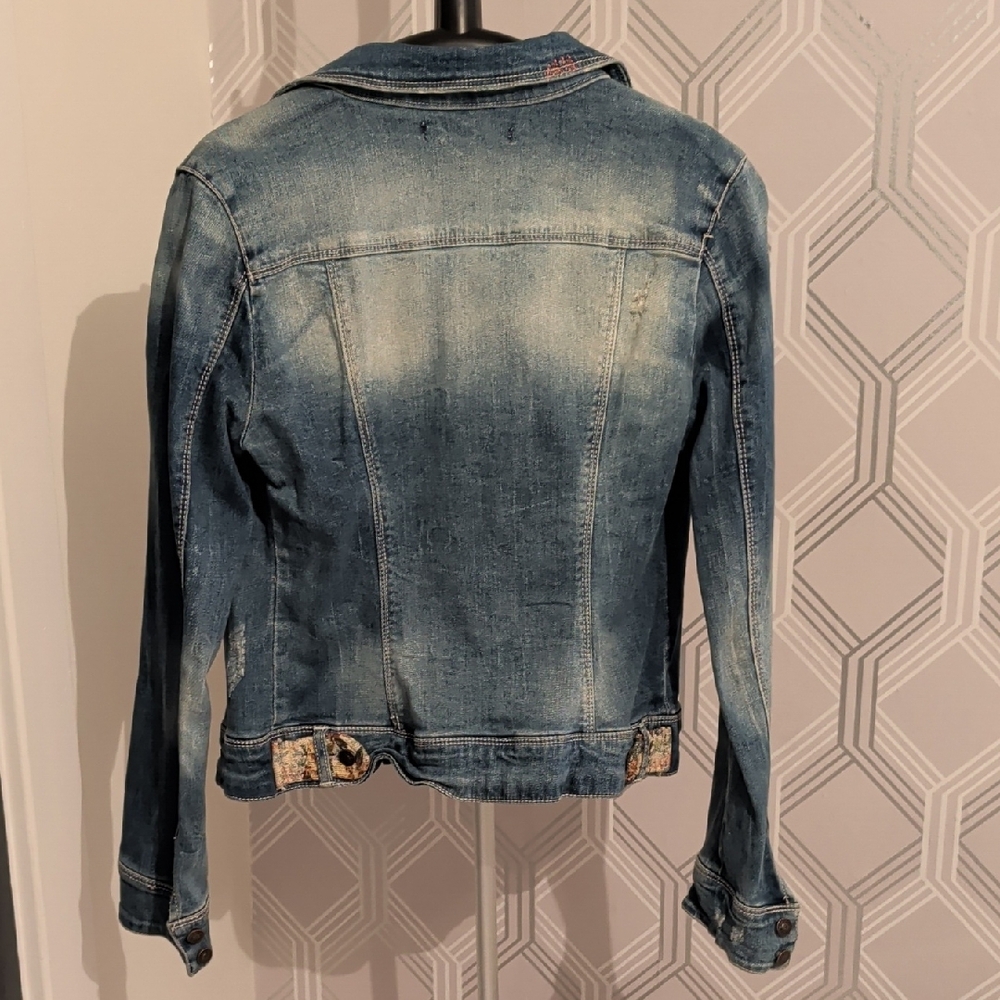 Stradivarius Blue Denim Jacket with Pink Accent - Picture 2 of 3